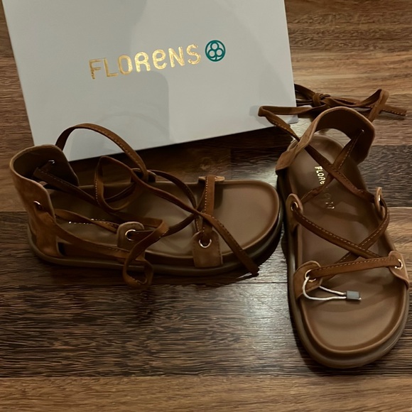Florens Tan sandals girls Size 34 NEW in box suede top & rubber insole/sole - Picture 1 of 6